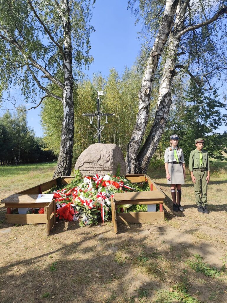 Złożenie kwiatów w Załęczu Wielkim